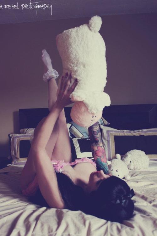 ohmygodbeautifulbitches:  Naomi VonKreeps 