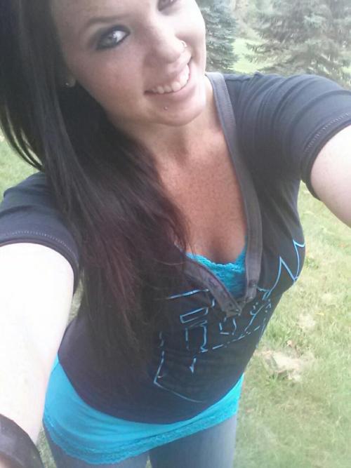 prissypantysissy: #WanttoBeHer  This chick looks like my cousin sorta