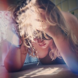 sweetnessandlights:  asleepylioness:  Bright sunlight, Christmas Day. All will be well.   FUCKnStunning. Love the hair, lighting, free hanging incredible breasts, ass in the air, sun… Mmmm 