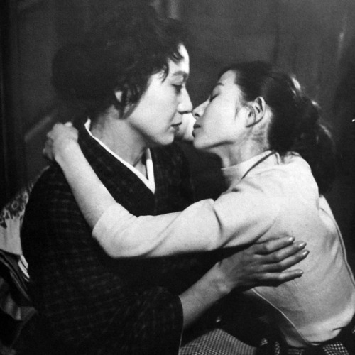 aozoramusume: Setsuko Hara and Yoshiko Kuga in ‘Being a Woman’ (女であること) (1958)