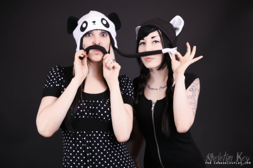 porphyriasuicide:  Fun little shoot for CanadaCosplay, with Chloe Von Creepy photography by Skeleton Key Photography and “assistant” YuffieBunny. Want a hat of your own! Use this referral key!