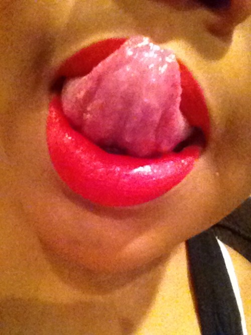 ifyougotit:  I got bored and took pics of my lips.