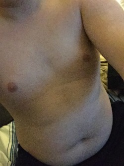 cute-n-chubby-boys:  nerdychubcub:don’t mind me  Yasss