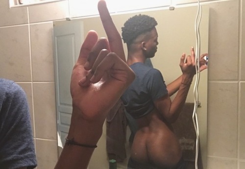 imdamianking:  Me 🍓