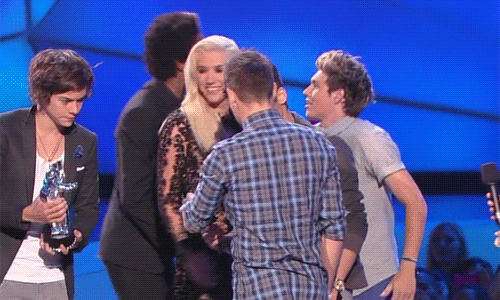 michael5zoz:  it’s been 2 years now and i still don’t understand why niall kissed wiz khalifa  