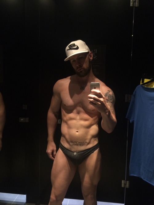 masonworldxxx:  Out shopping and I’m me so…