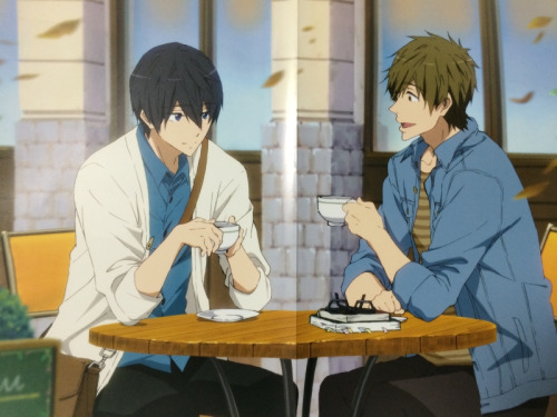 sou-katsu:  clearer photos of some new December Free!ES magazine spreads coming out on November 10th. the Sousuke + Matsuoka siblings Christmas spread with be for Newtype December 2014. Haru + Makoto on a coffee date is for Animage December 2014. and