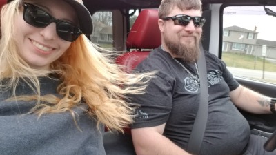 Sunny and almost 70 calls for adventures! Took the dogs for a walk and then took the freedom top off the Jeep and went for a long drive 😊🥰 side note that @katiiie-lynn looks really cute in my hat 😍😍😏