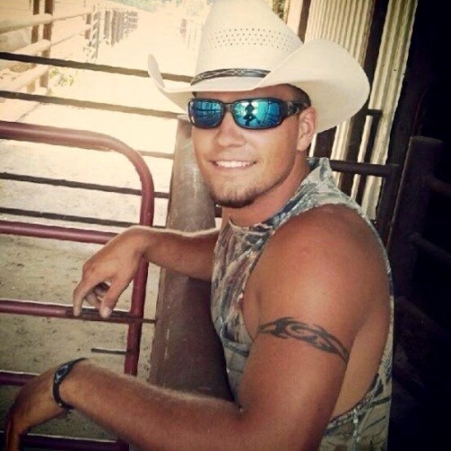 phd-bullrider:  BONER ALERT!! What a sexy cowboy! I want! I want!
