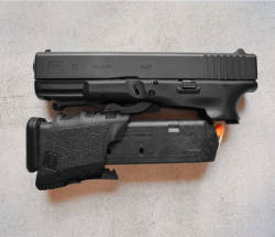 gunrunnerhell:  Full Conceal Custom Glock 19A heavily modified Glock 19 that has been converted into a folding pistol. The goal of Full Conceal was to create a more compact silhouette that doesn’t print like a traditional pistol. In its folded form