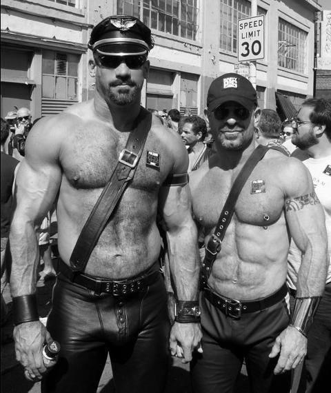 mjrmannipps96816:  I’d pay to watch a play session with these two studs  The thought of it makes me rock hard.