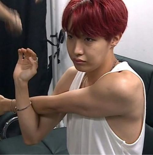 Jung Hoseok...king Of Being Surprisingly Buff