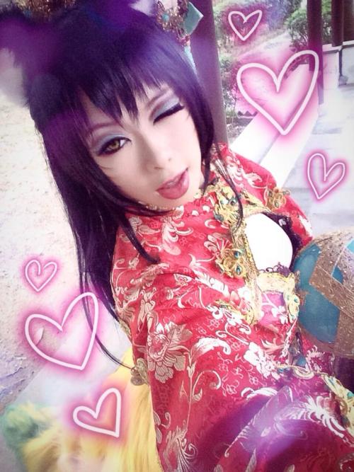 league-of-legends-sexy-girls:  Ahri Cosplay