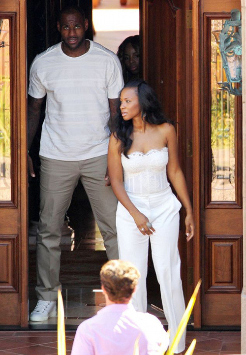 adorechristina:  First pics of Mr. &amp; Mrs. James! I love them! 