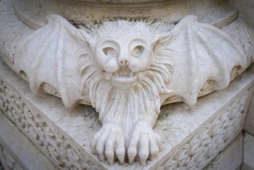 The original bat kitty.Marble base of a column, sitting in the cloister of Sé de Lisboa (Cathedral o