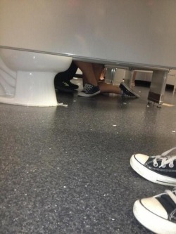 adoribus:  Aww, there’s a girl proposing to a guy in the bathroom!   I&rsquo;m DONEEEEE!!