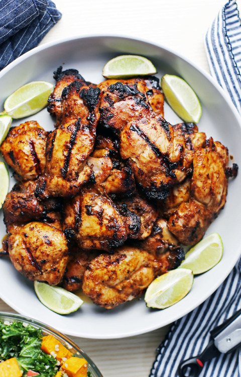 GRILLED CHILI LIME CHICKEN THIGHS - Summertime is grilling time! Enjoy delicious chicken thighs feat