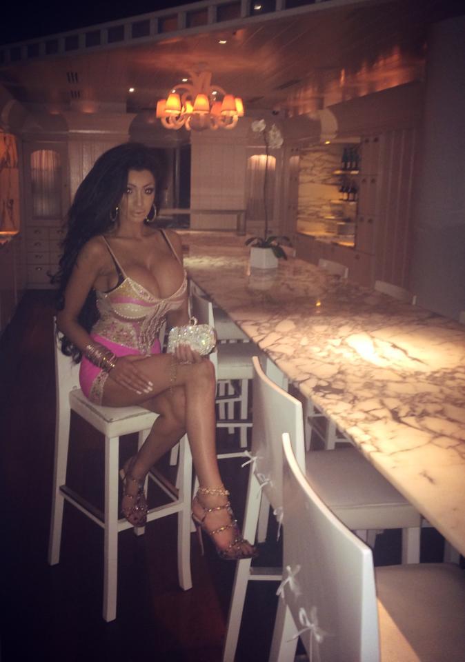 trophyfemales:  Her guy is so proud of her he took a photo just after arriving at