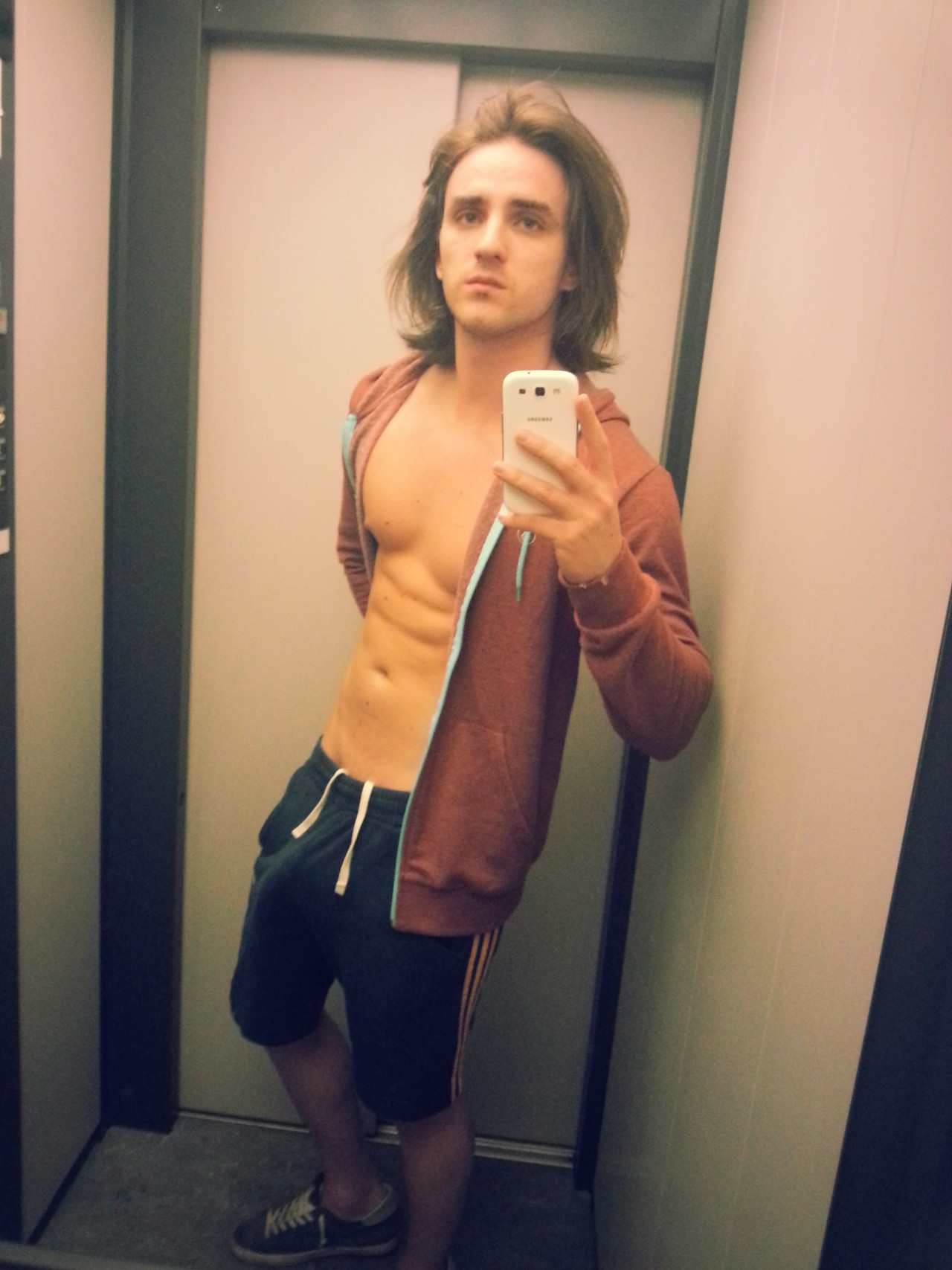 deeperharderrougher:  You’ve gotta love a stud who takes pics of himself slowly