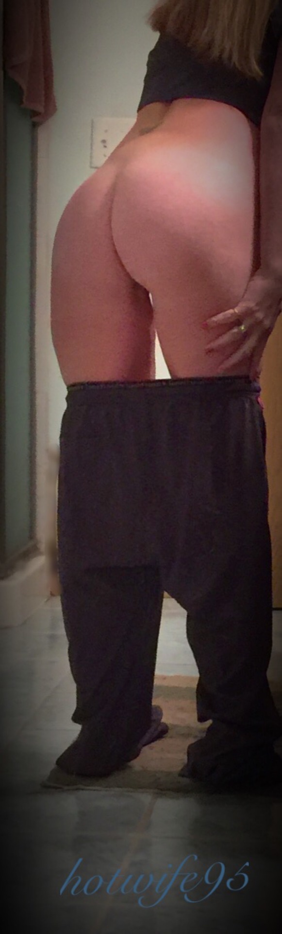 hotwife95:  Happy Hump Day! Iâ€™ve decided all natural is best for tonightâ€™s