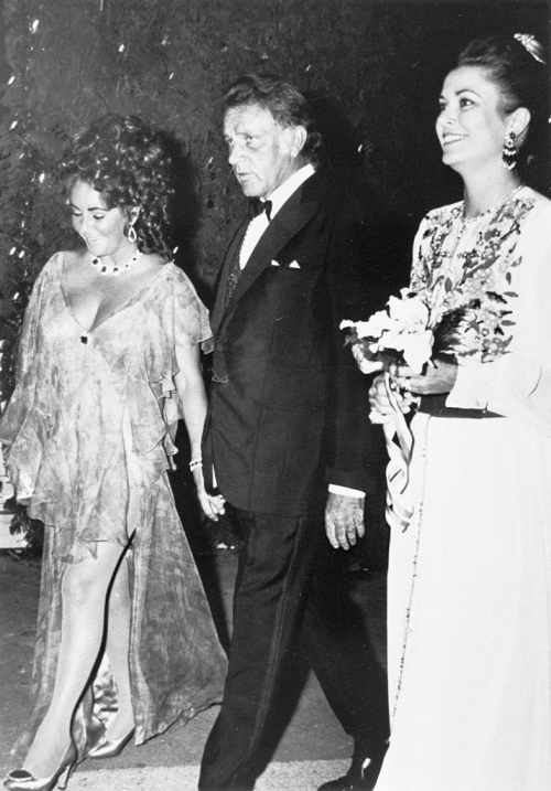 graceandfamily: Printed chiffon dress for actress Elizabeth Taylor escorted by her actor husband Ric