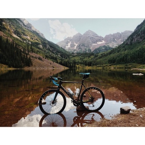 velo-vogue: rodeo-adv-labs:  Hot diggity that ain’t even fake! #itsfake #noitsnot #traildonkey (at M