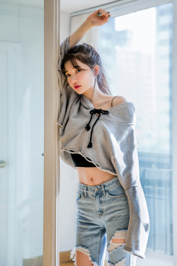 korean-dreams-girls:   Sung Kyung - April