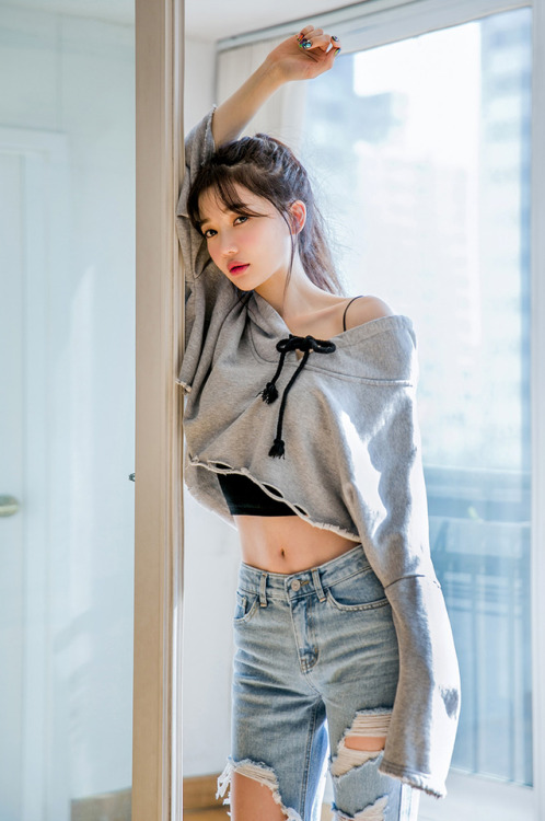 korean-dreams-girls:   Sung Kyung - April 19, 2017 Set                    