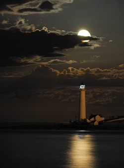 Night lights (Scurdie Ness Lighthouse, Montrose,