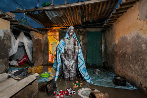 huffingtonpost: Afrofuturist Photos Transform Senegal’s Trash Into Haute CoutureThere are cert