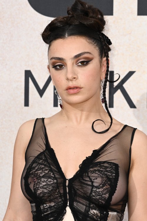 picsforkatherine:Charli XCX at the amfAR Gala