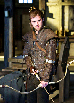 greatrunner:  Costume Details: Robin [Hood] of Locksley, Robin Hood (2006-2009) | Robin Hood: Prince of Thieves (1991)   Jonas Armstrong/Kevin Costner