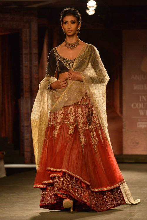 In case I haven’t already posted this, here’s a fab Anju Modi lehenga