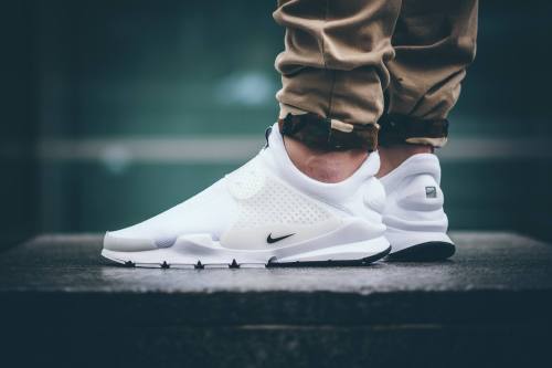 NIKE SOCK DART SP ‘INDEPENDENCE DAY’ More sneakers here.
