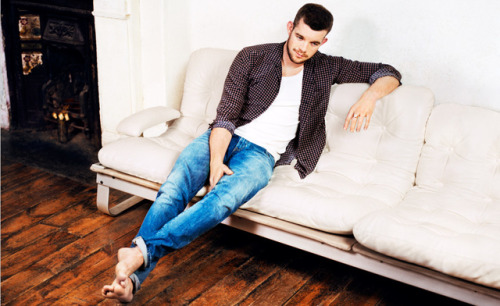 psychodollyuniverse: Russell Tovey