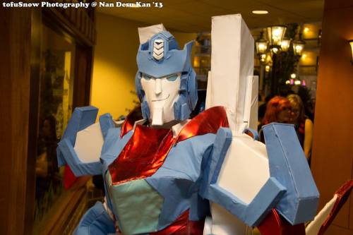 ninjatomomi:  I found some pictures of my Senator cosplay by the lovely Tofusnow from NDK. Here’s their Facebook page: https://www.facebook.com/tofuSnow I have never done a fabric over foam rig before this and I’m not sure if I want to do it this