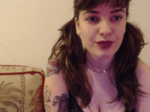 astraadara: Feeling these tails!