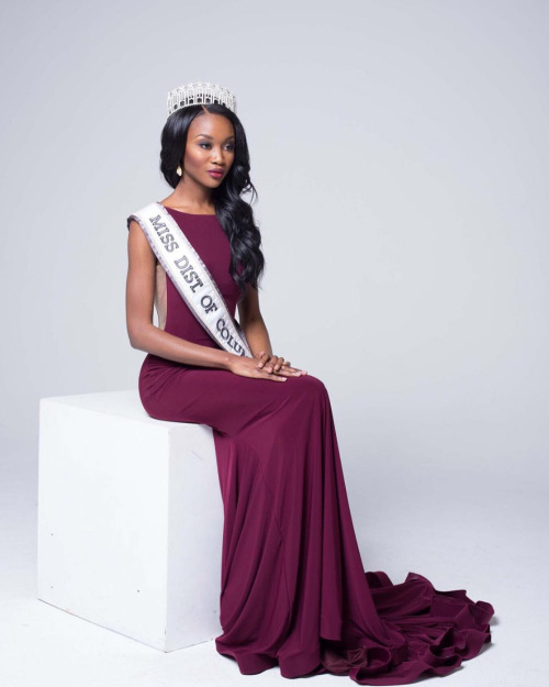 naturalhairqueens:Congrats to you Miss USA. Dark skinned black beauty. You are gorgeous. We salute y