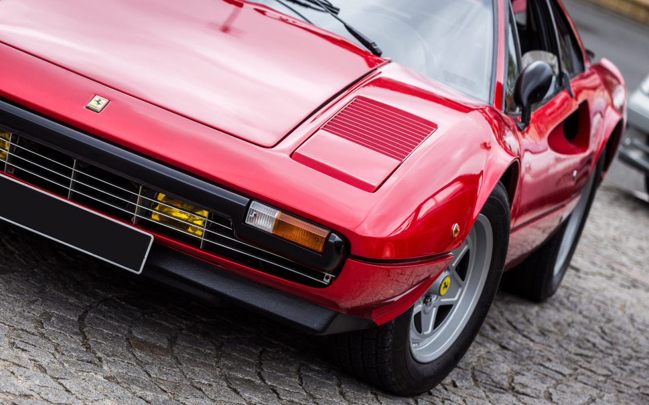 itcars:  Ferrari 308 GTBImage by Antoine Dellenbach