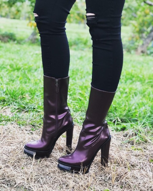 @brian_atwood Boots while apple picking!! I love the color and buttery leather on these. #brianatwoo