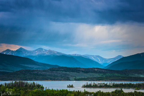 justinderosaphotography:


A sailboat watches as the rain rolls in Colorado #colorado