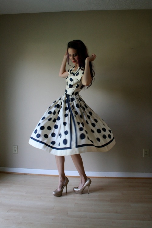 sissylikes: (via 50s Dress // Anne Fogarty Dress // Polka Dot Dress // 1950’s Silk Dre…