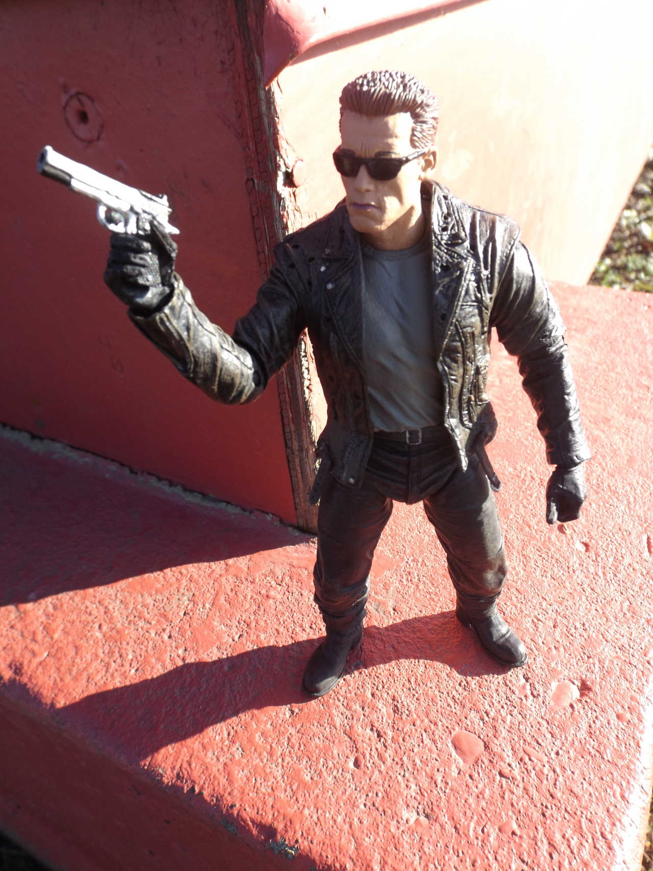 richard-is-bored:  Ultimate T-800 Outside 