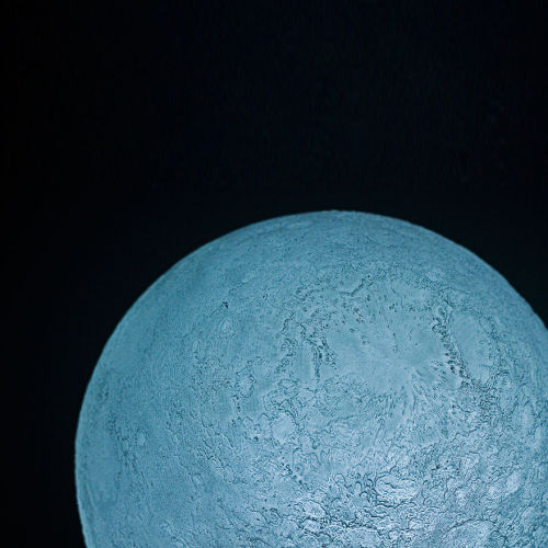 foodffs:  Totally Accurate LED Lamp Mimics The Moon Really nice recipes. Every hour.      