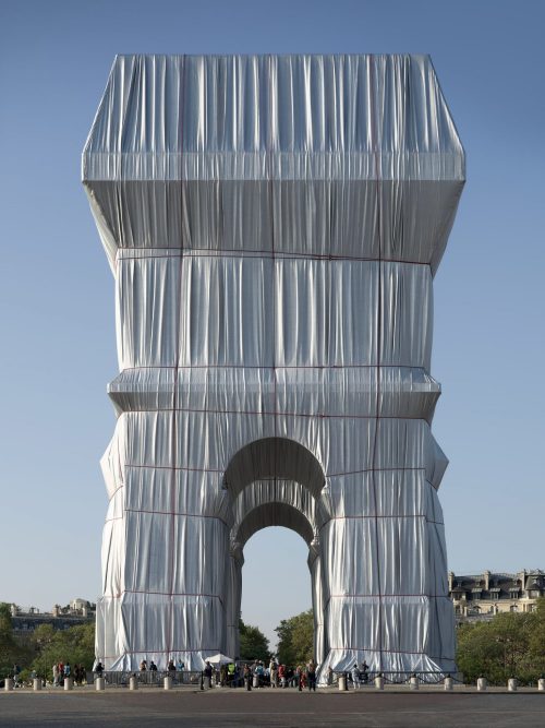 CHRISTO AND JEANNE-CLAUDE‘WRAPPED’Arc De Triomphe, Paris, 2021Image © Yohan Zerdoun