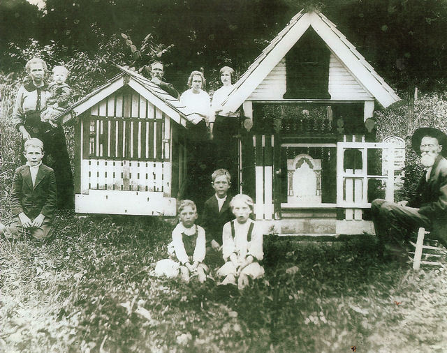 sixpenceee:  William N. Agee and Nancy Ellar Christian Agee had two sons die very