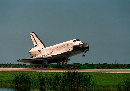 Space Shuttle Discovery lands at KSC at the end of STS-105