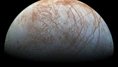 Europa&rsquo;s Stunning Surface (desktop/laptop)Click the image to download the correct size for