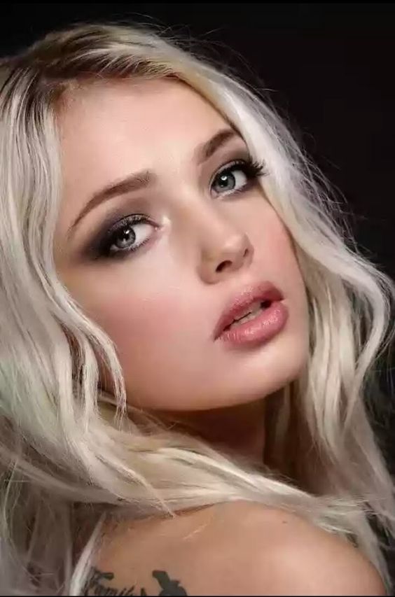 Eliana (23 Photo)