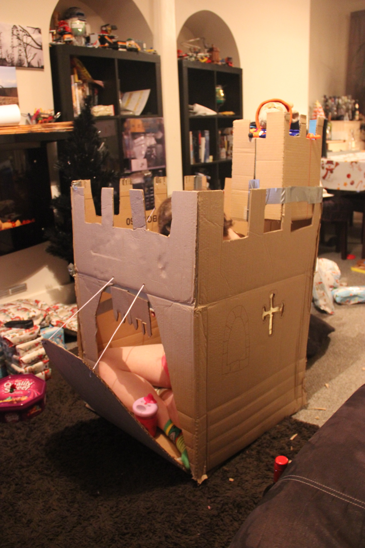 pipthepanda:  akingandhisprince:  abcubs:  At Christmas, little guys often find the